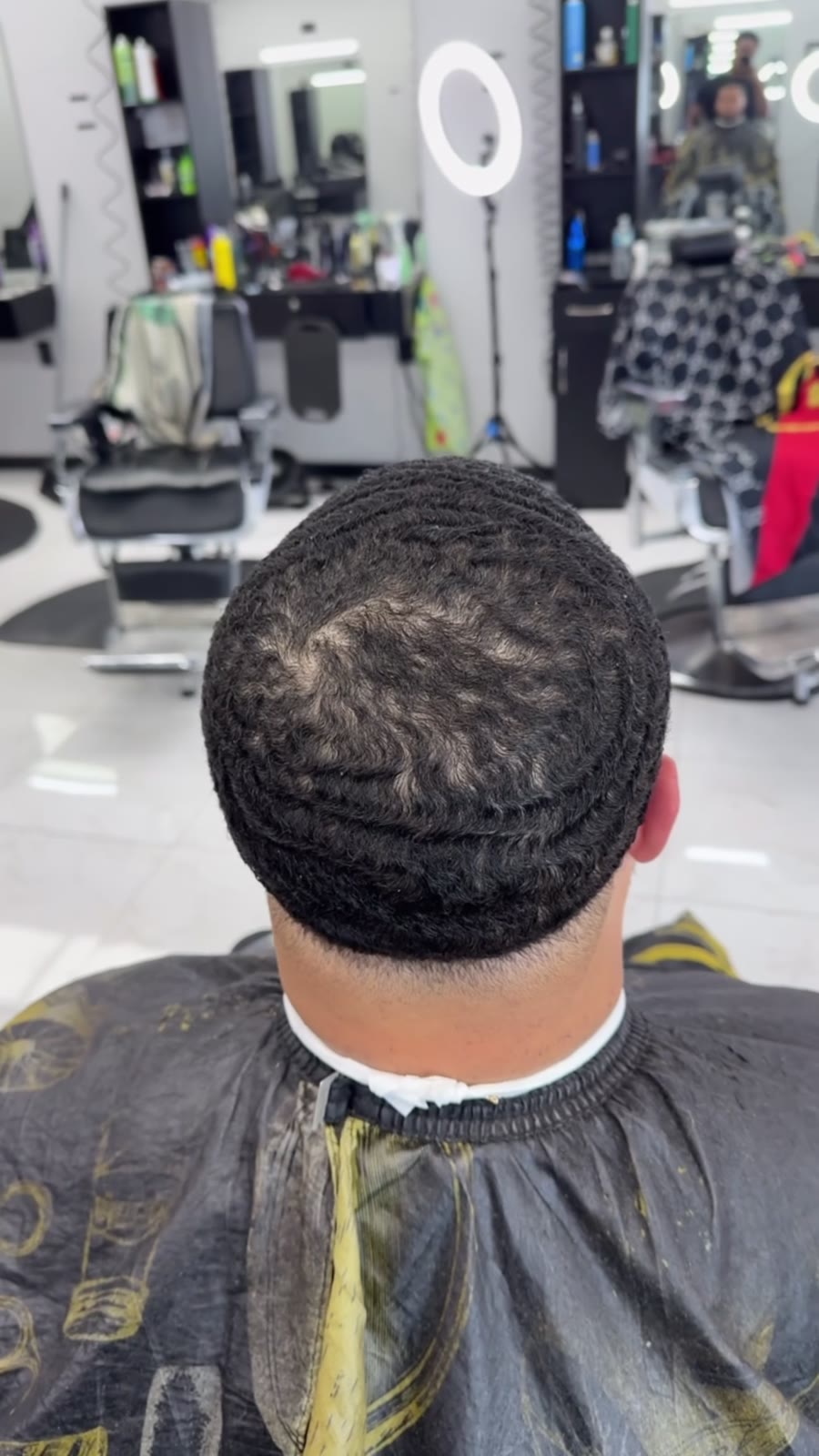 Wave pattern at the crown, back view